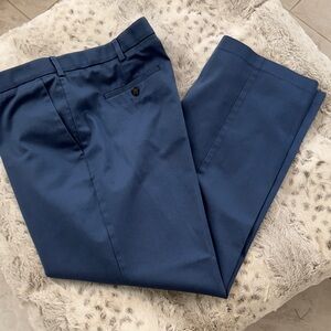 Roundtree & Yorke travel smart Men's 42 x 30 Classic Blue Dress Pants